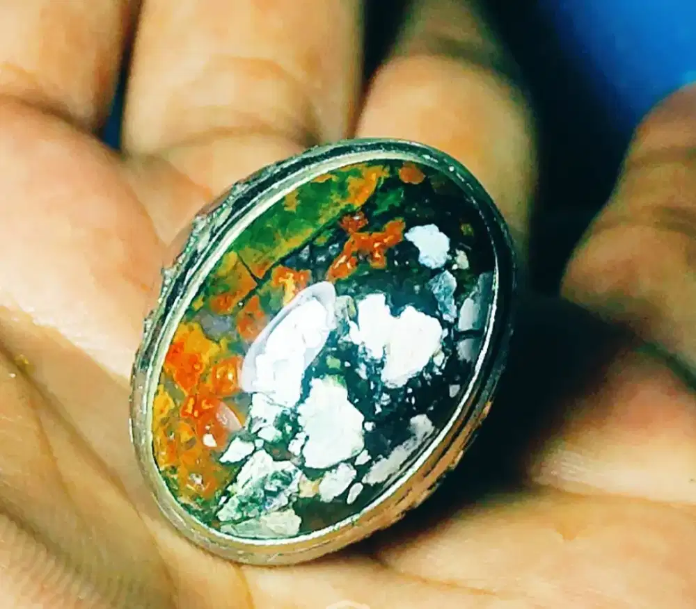 Batu akik pancawarna keristall