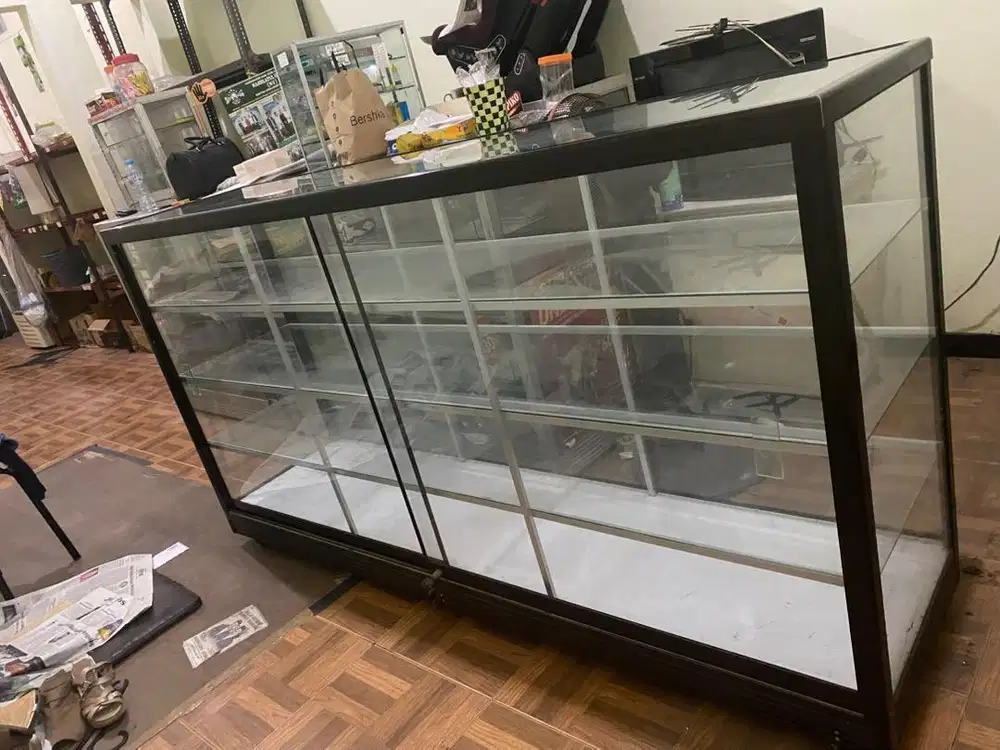 Etalase kaca murah