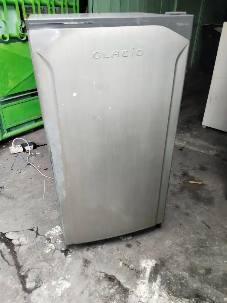 Kulkas  1pintu toshiba komplit normal siap pakai