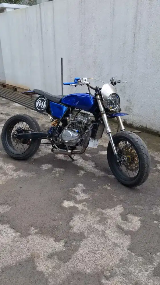 Custom scrambler tracker supermoto