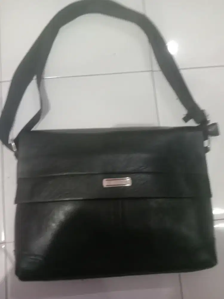 Di jual tas kulit pria merk Grandir original