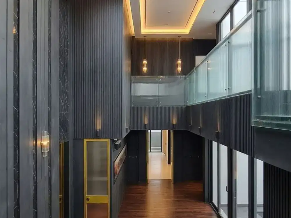 RUKO GANDENG RUANG USAHA 1,5 LANTAI DI MENTENG STRATEGIS AREA KOMERSIL PARKIR LUAS