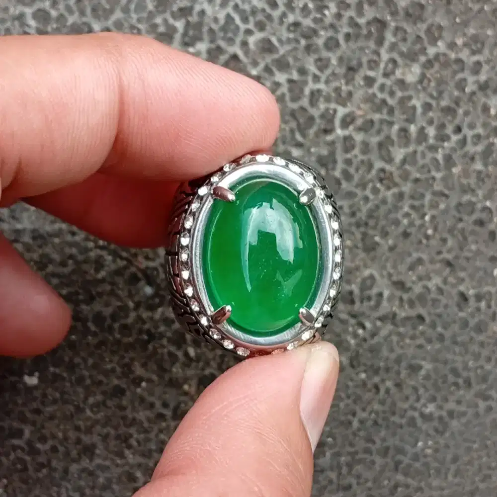 Imperial Green Batu Giok Burma ring titanium