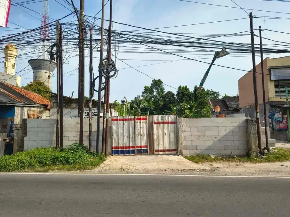 Tanah di Pinggir Jalan Raya Muncul Serpong Tangerang Selatan