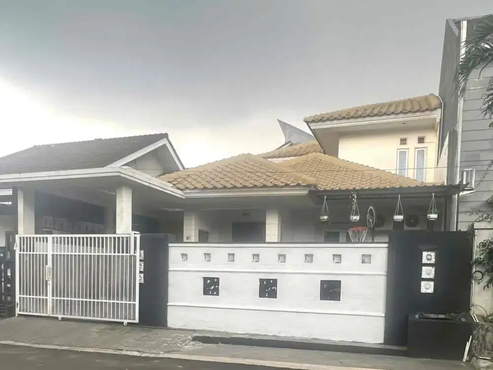Rumah 2 Lantai Rapih Terawat di Kencana Loka BSD City