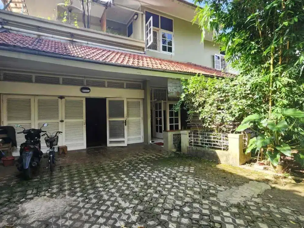 Rumah Sejuk Asri Taman Luas Ada Kolam Renang di Jalan Pinang Pondok Labu Jaksel