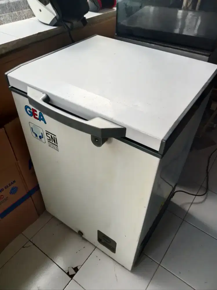 JUAL FRIZER MEREK GEA 100 L.