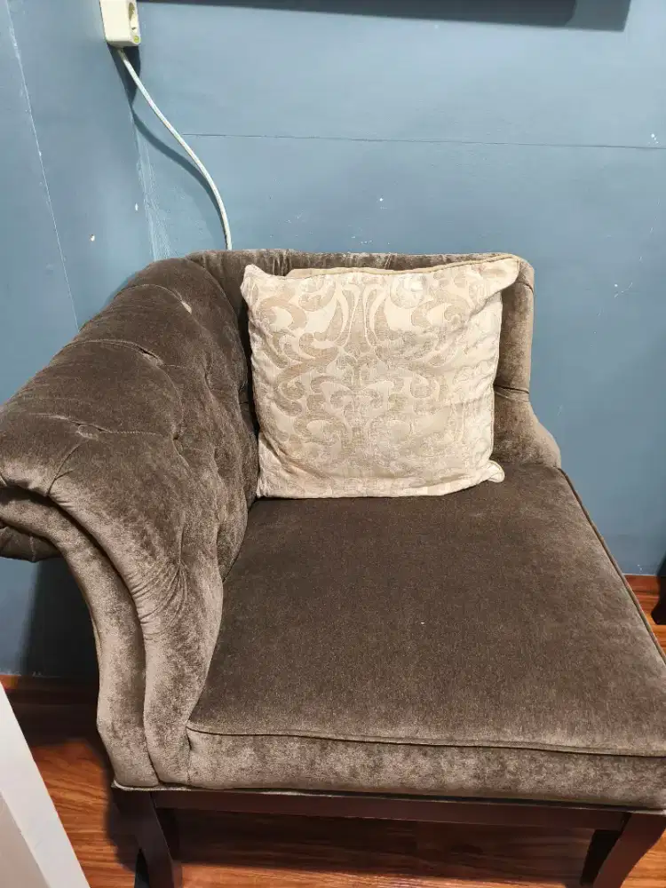 Sofa Coklat Merek Rosewood 4 Seater