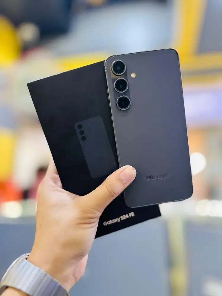 Samsung S24 FE 8/256 Super like new