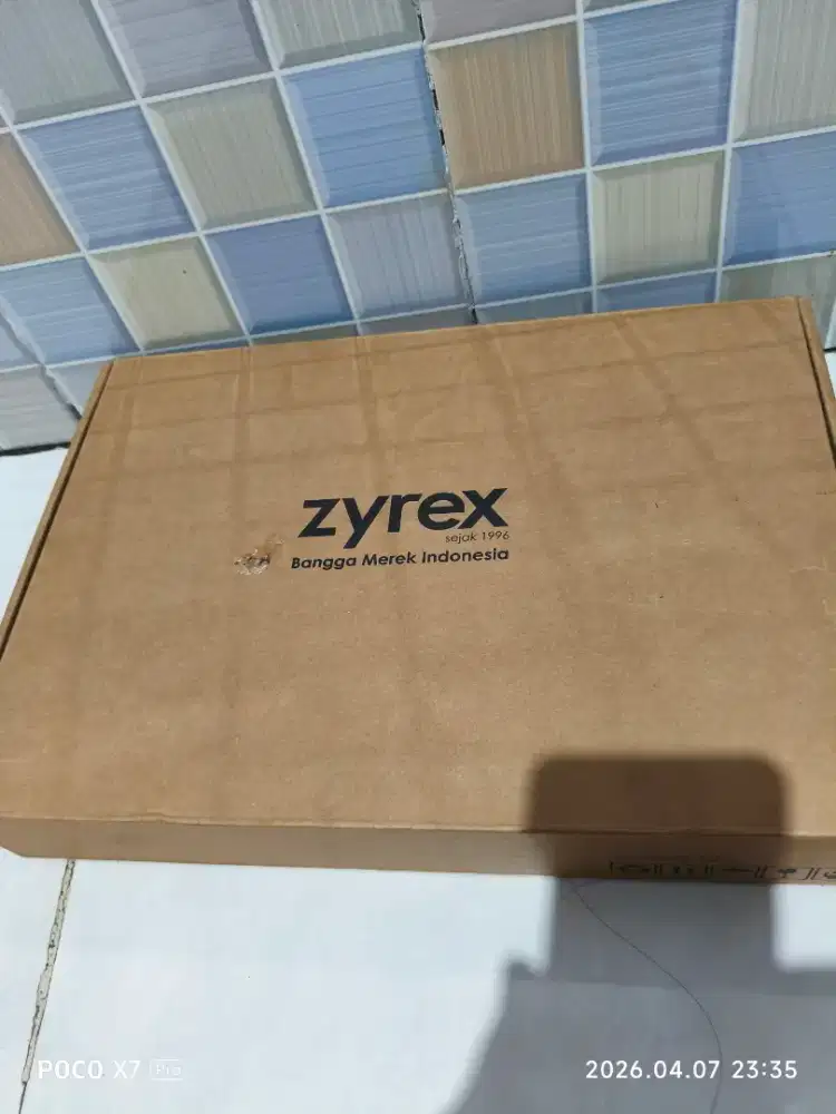 Laptop zyrex ram 8gb SSD 128+256gb