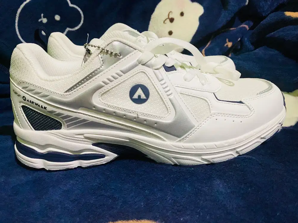 Sepatu airwalk baru
