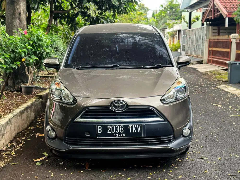 Sienta V AT 2016 Coklat DP 8jt Cash Atau Kredit Terbaik SeOLX!