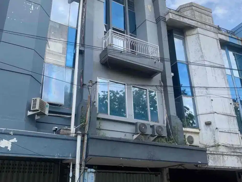 DIJUAL/DISEWAKAN 
RUKO 4 LANTAI DI KLAMPIS, DEKAT GALAXY MALL