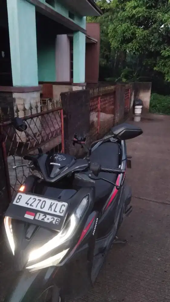 Di jual motor vario 125 tahun 2018 harga 15.5 juta