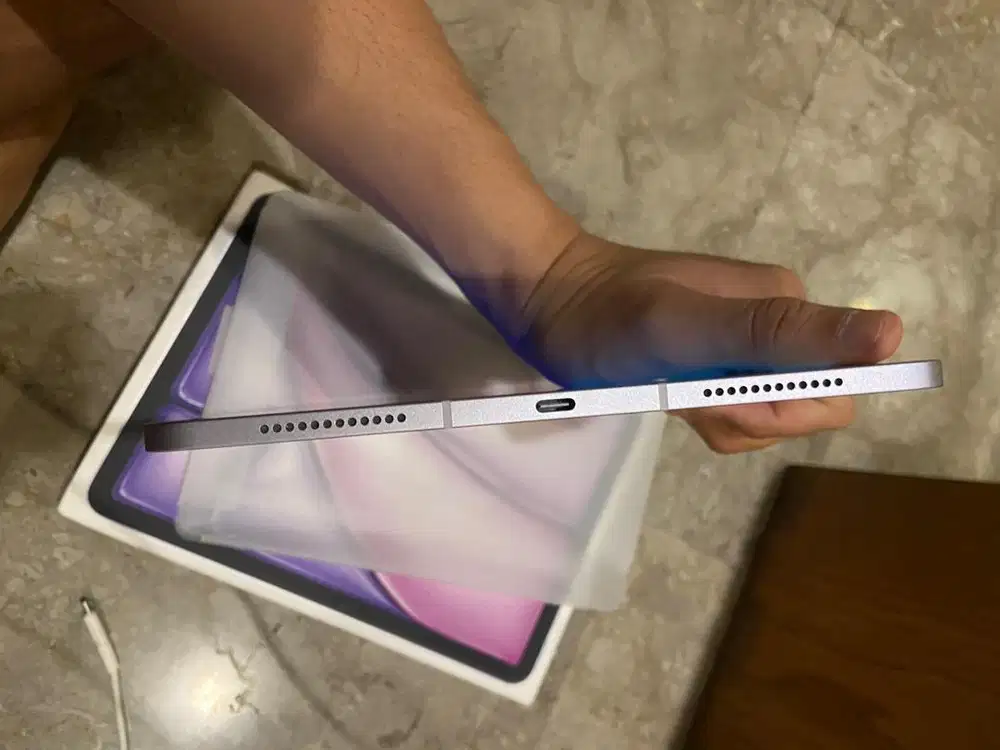 iPad Air 6 M2 Wifi + Cellular Like New