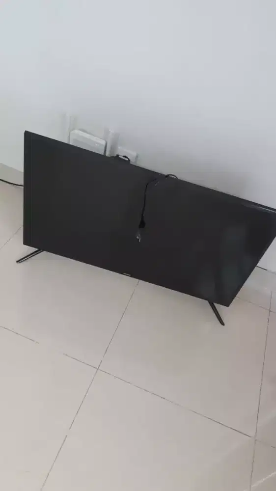 TV LED Samsung UHD 4K 40 in smart TV digital tv minus satu garis tipis