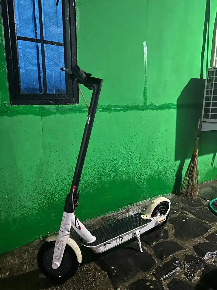 Skuter Listrik Lipat Digital 10Inch White