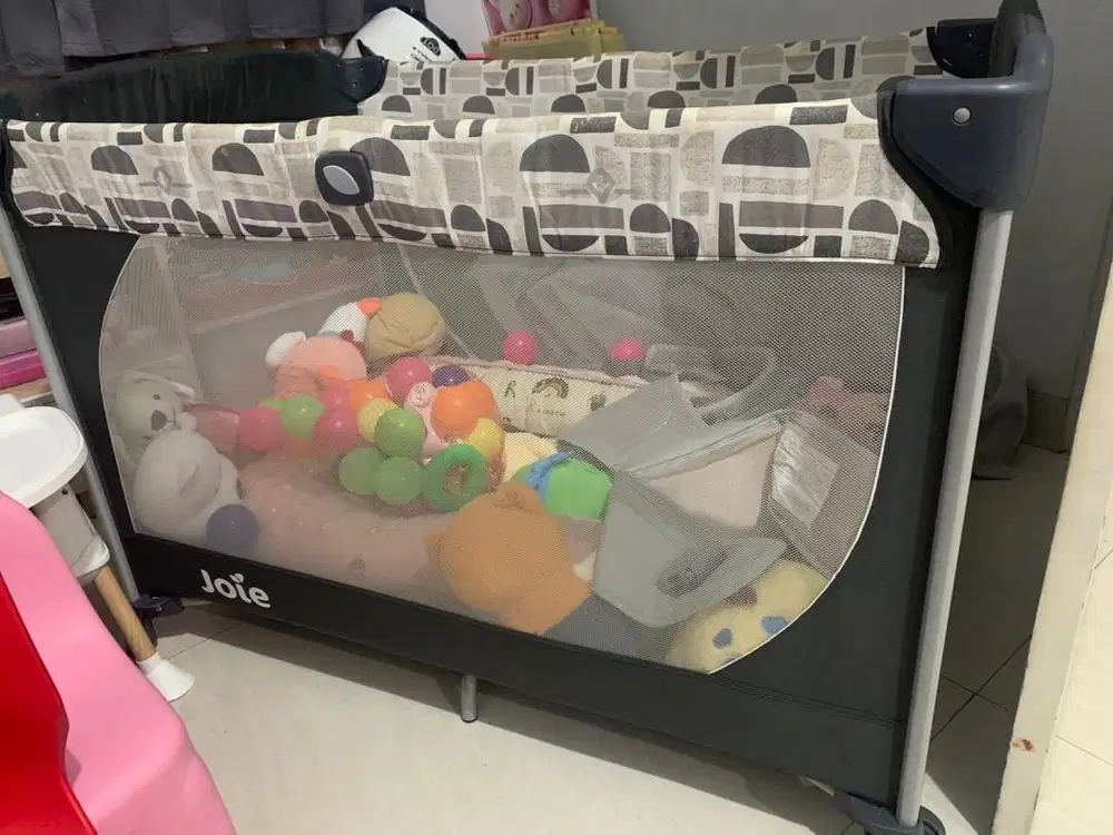 Box Bayi JOIE Commuter Change Baby Coat