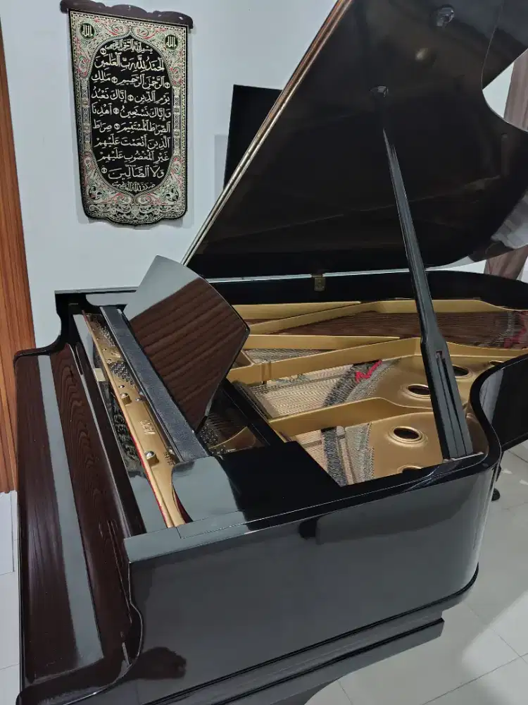 Grand Piano Yamaha G7 kondisi mulus normal