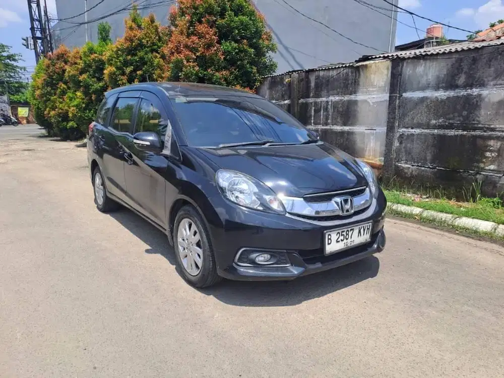 Mobilio E At 2014 hitam mulus 4jt