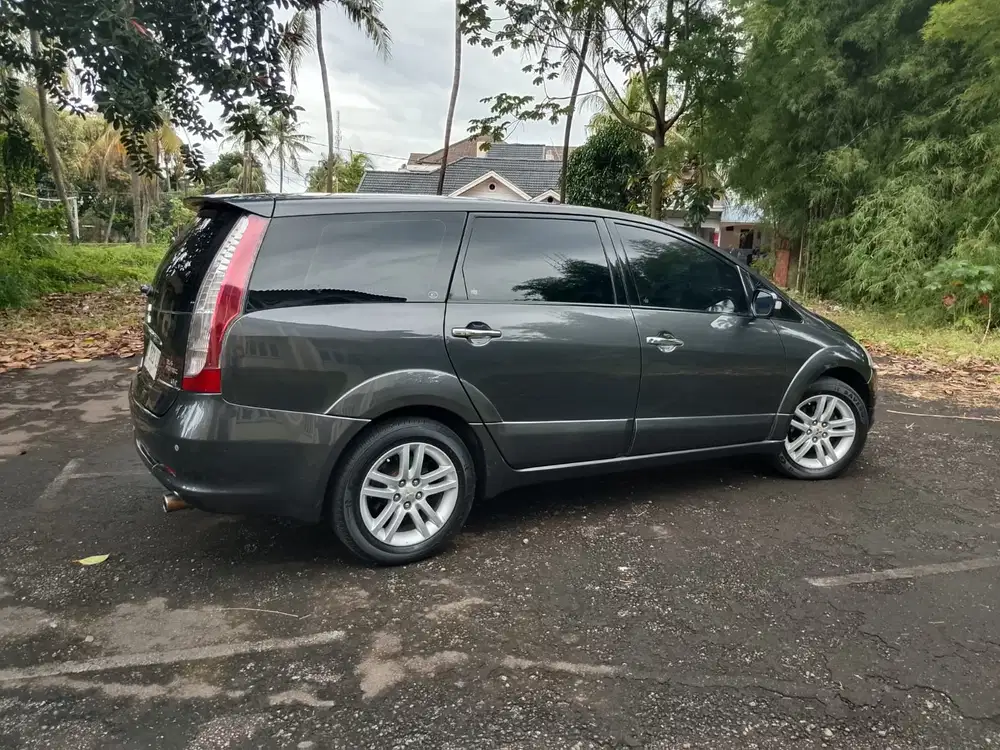 Mitsubishi Grandis 2009 Bensin