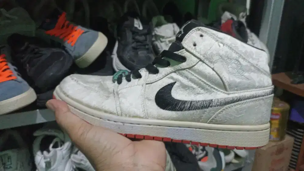 Sepatu second brand