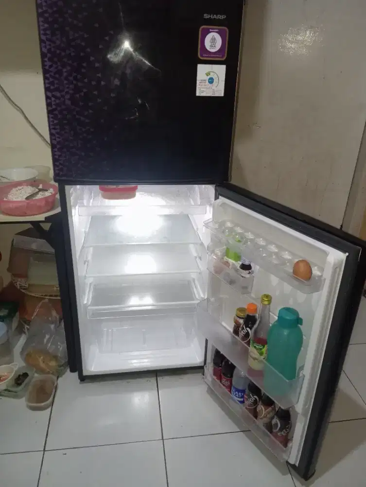 Dijual Kulkas Merk Sharp 2 Pintu.