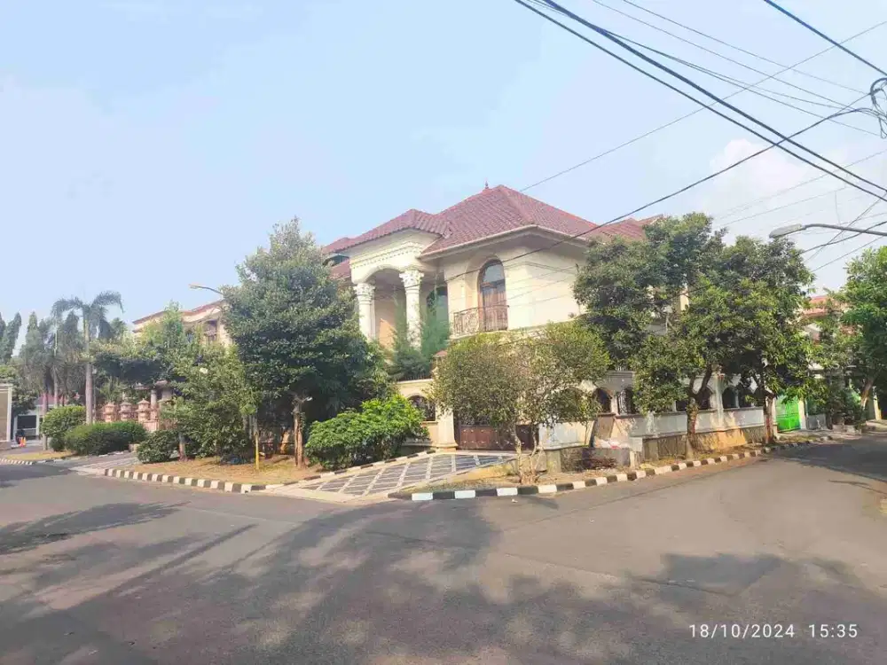 di jual 2 bidang tanah dengan total luas 300 m2 berikut bangunan di Kota Bekasi