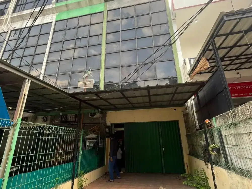 Ruko 4 Lantai Siap Pakai, Lokasi Strategis di Rawamangun