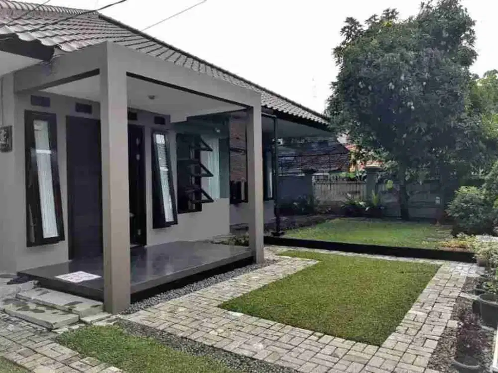 Disewakan Rumah Bisa Kantor Parkir 5 Mobil