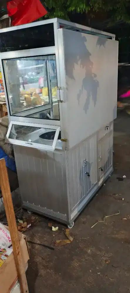 Etalase jumbo + tutup bisa dijadikan atap