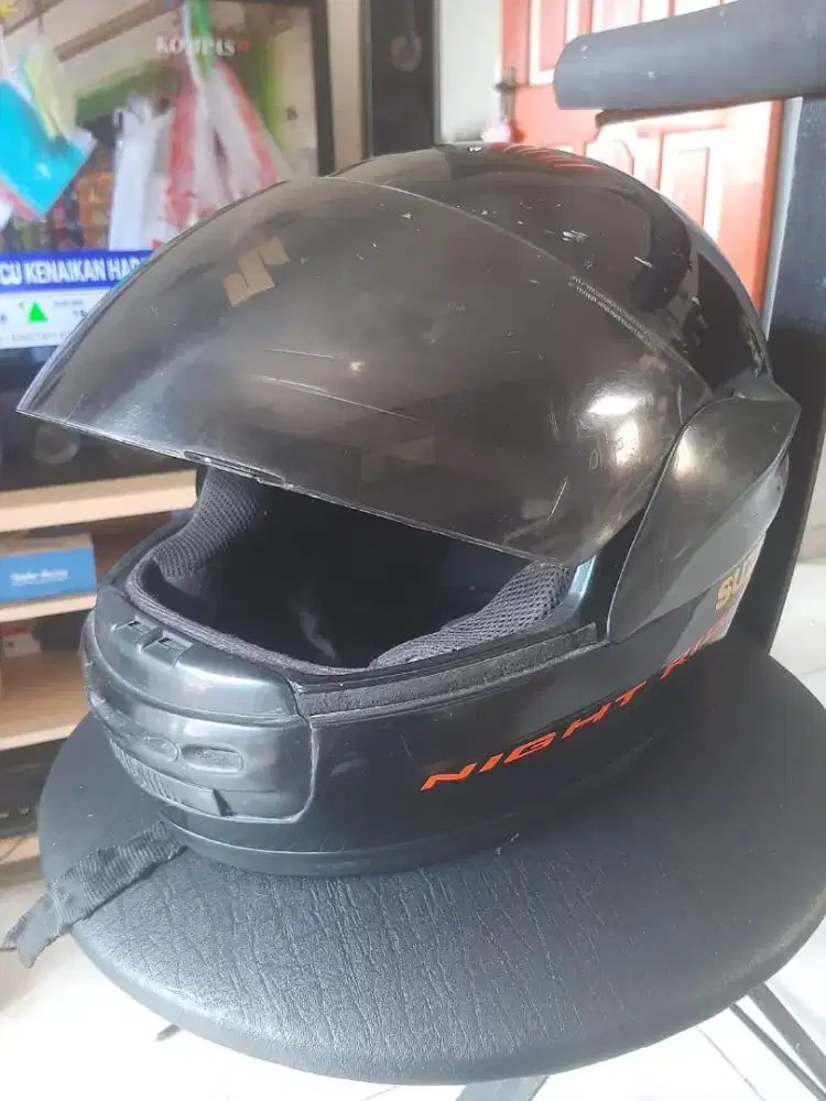 Helm Suzuki bekas