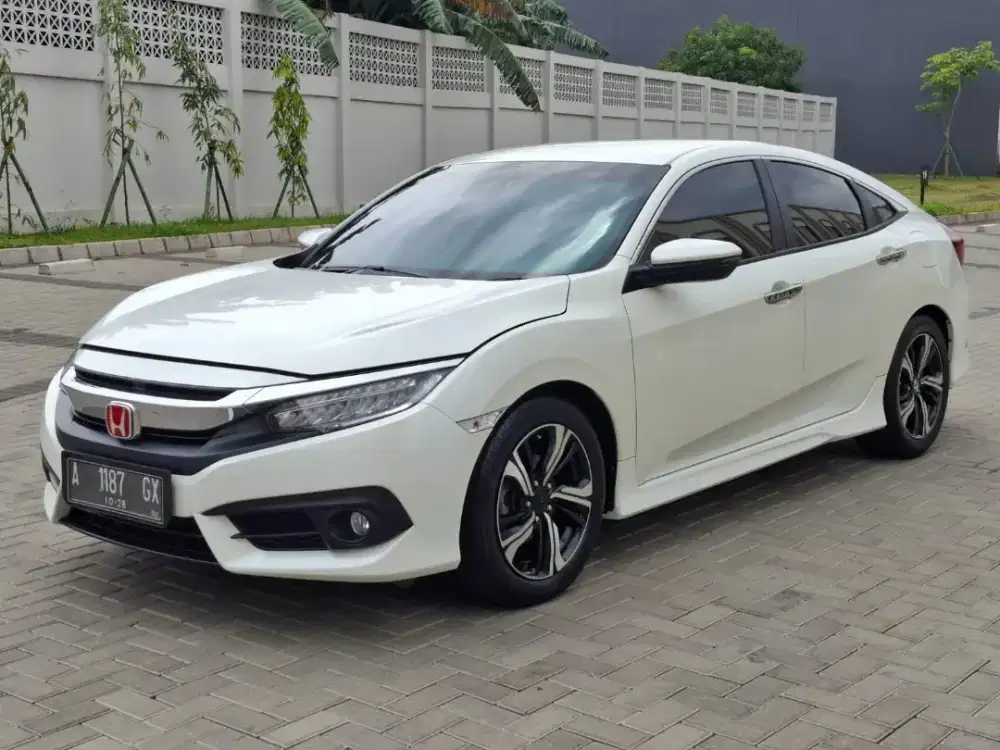 (KM27rb) Civic ES 2016 Putih