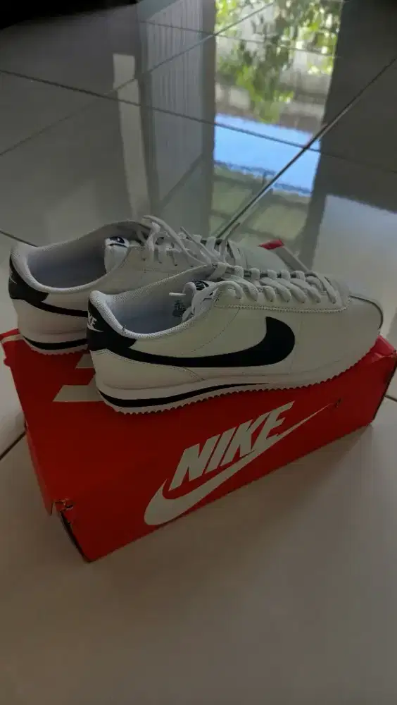 Nike Cortez white black