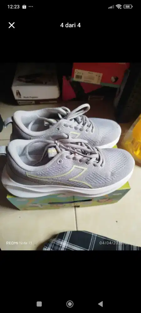 Sepatu diadora sekali pakai size 37