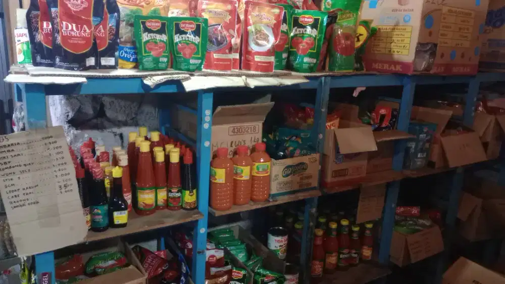 tenaga magang atau penjaga tok0