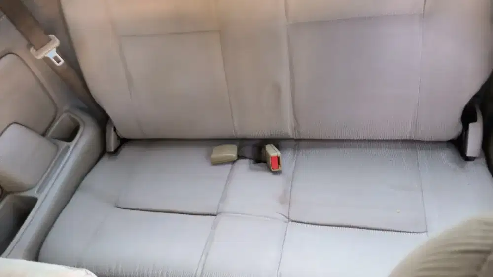 JOk mobil Toyota Avanza th 2009 paling belakang baris ke 3 yang butuh