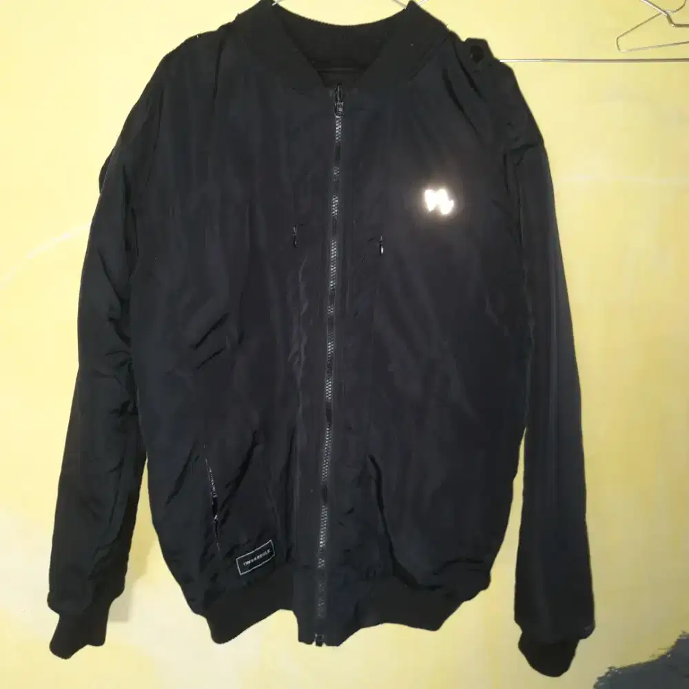 Jaket bomber merk iwearzule helio