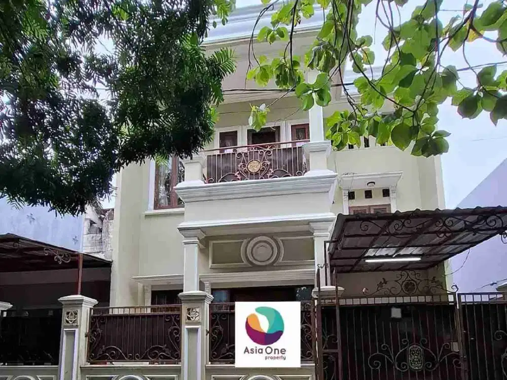 Rumah 2 lantai disewakan dengan fasiltas kolam renang private di komplek pondok kelapa Jakarta timur