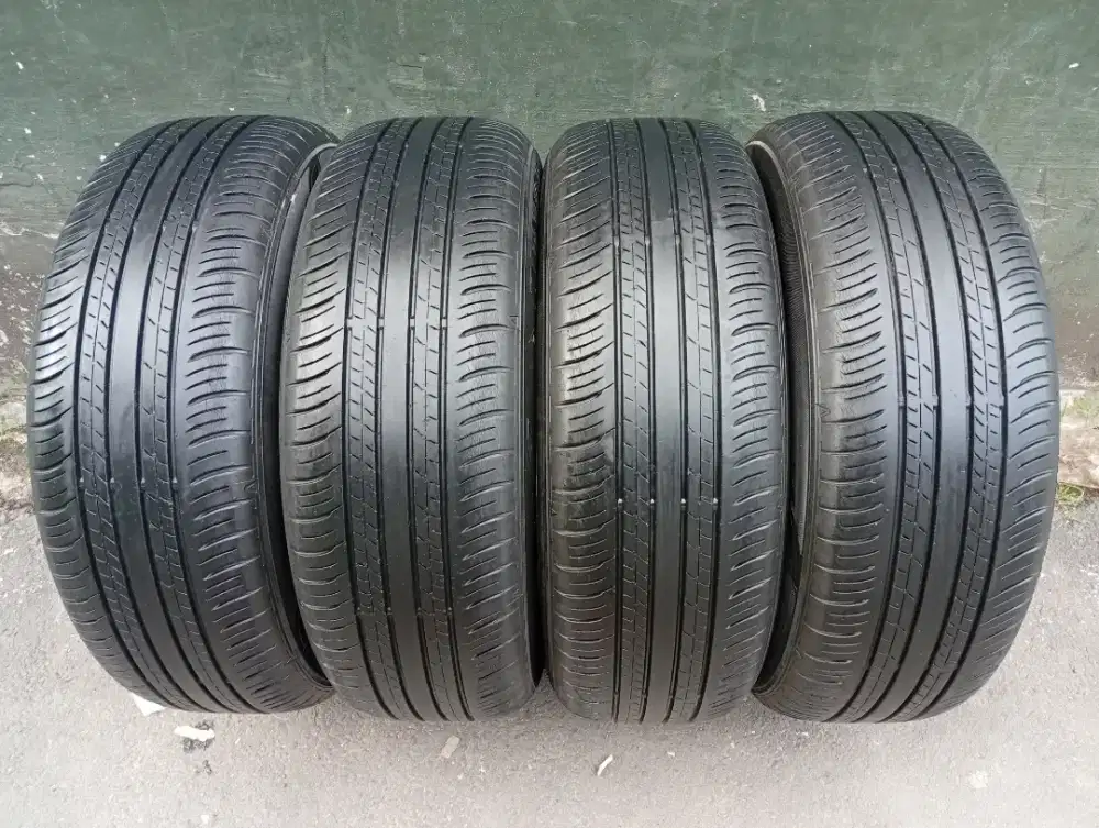 215/60R17 Dunlop enasave. 4pcs seragam. Kondisi 95%