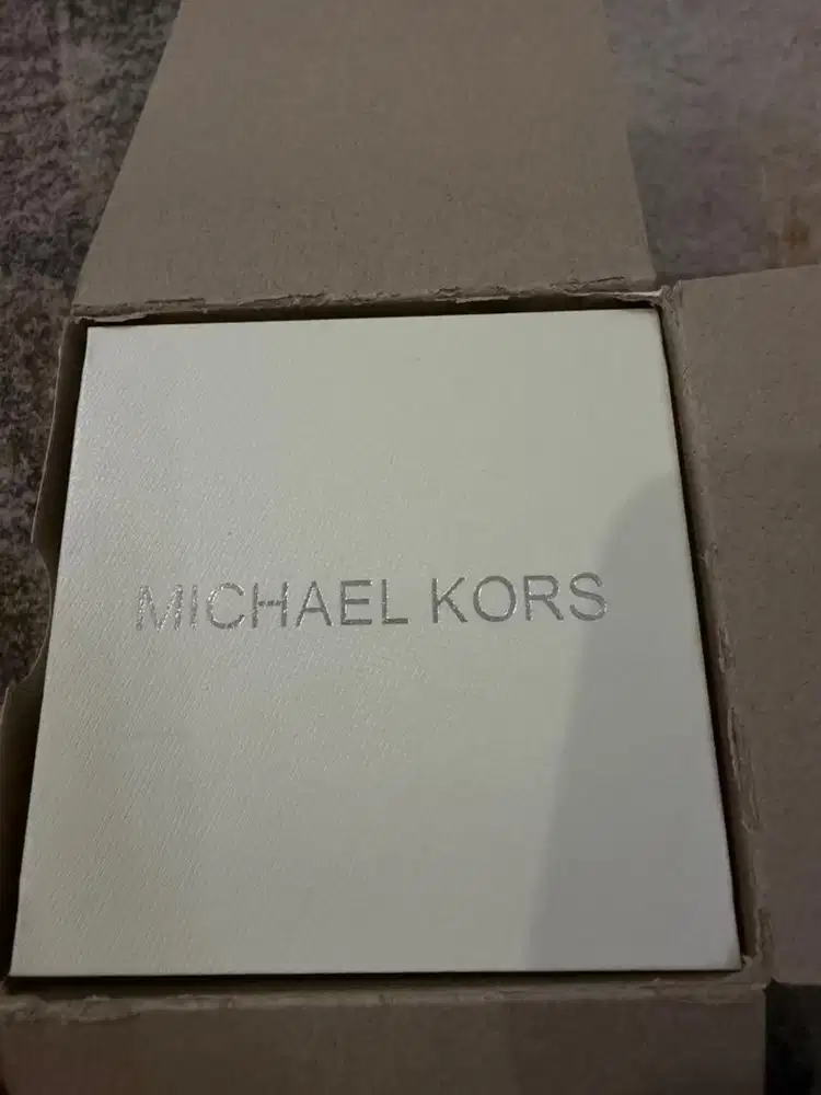 jual jam tangan cewe mK