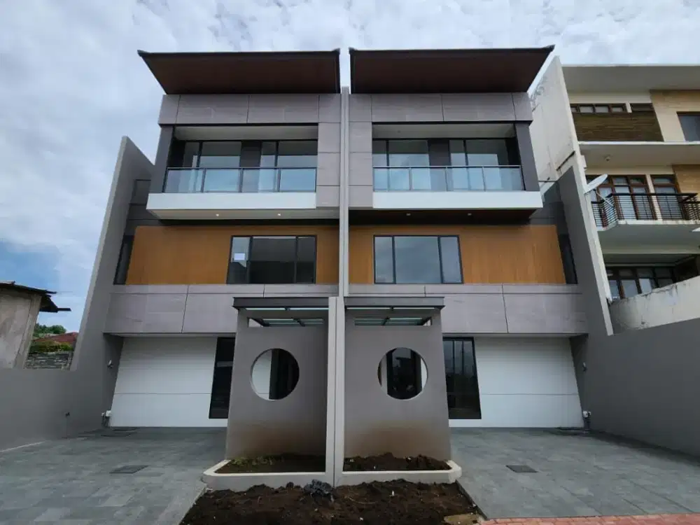 Dijual Rumah 3 Lantai Mewah Siap Huni Modern Minimalis Lokasi di Setra Duta Bandung
