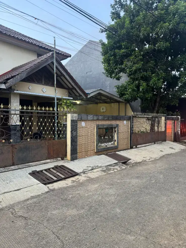 Dijual Rumah Luas dan Asri di jatimurni pondok melati, Bekasi