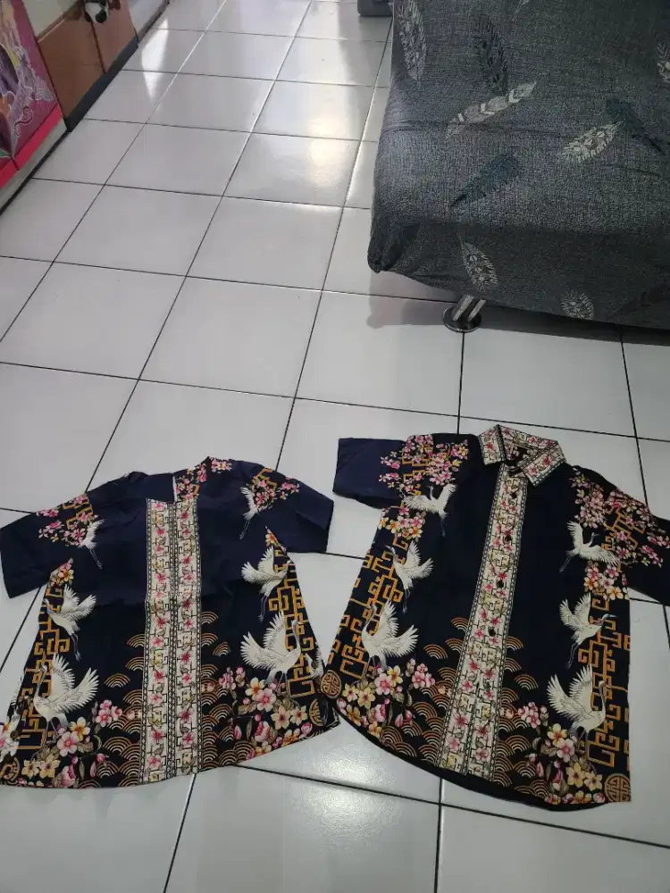Hem dan baju kembar untuk pria dan wanita