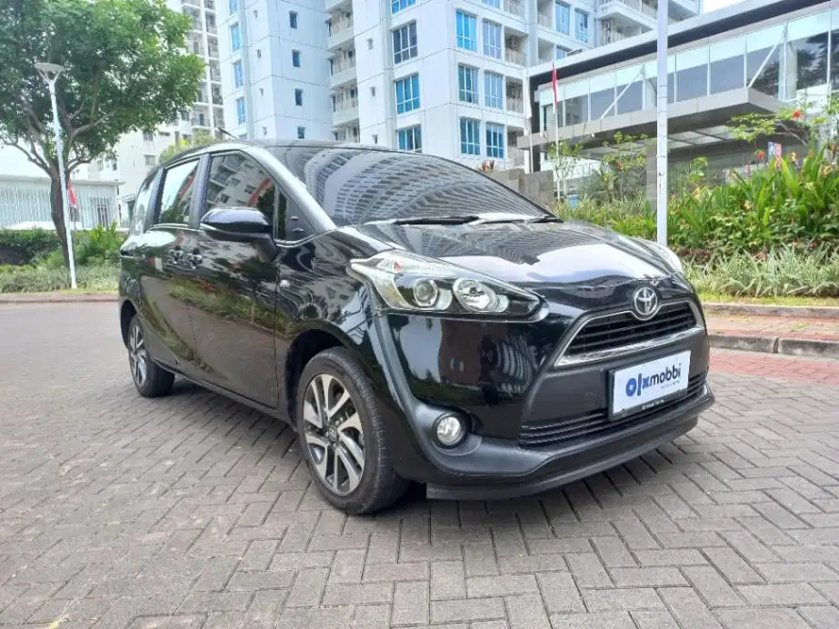 DP 5% Toyota Sienta 1.5 V Bensin-AT 2017 Hitam CWZCB