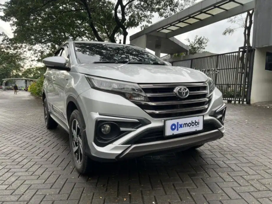 DP 5% Toyota Rush 1.5 GR Sport Bensin-MT Silver C3UVT