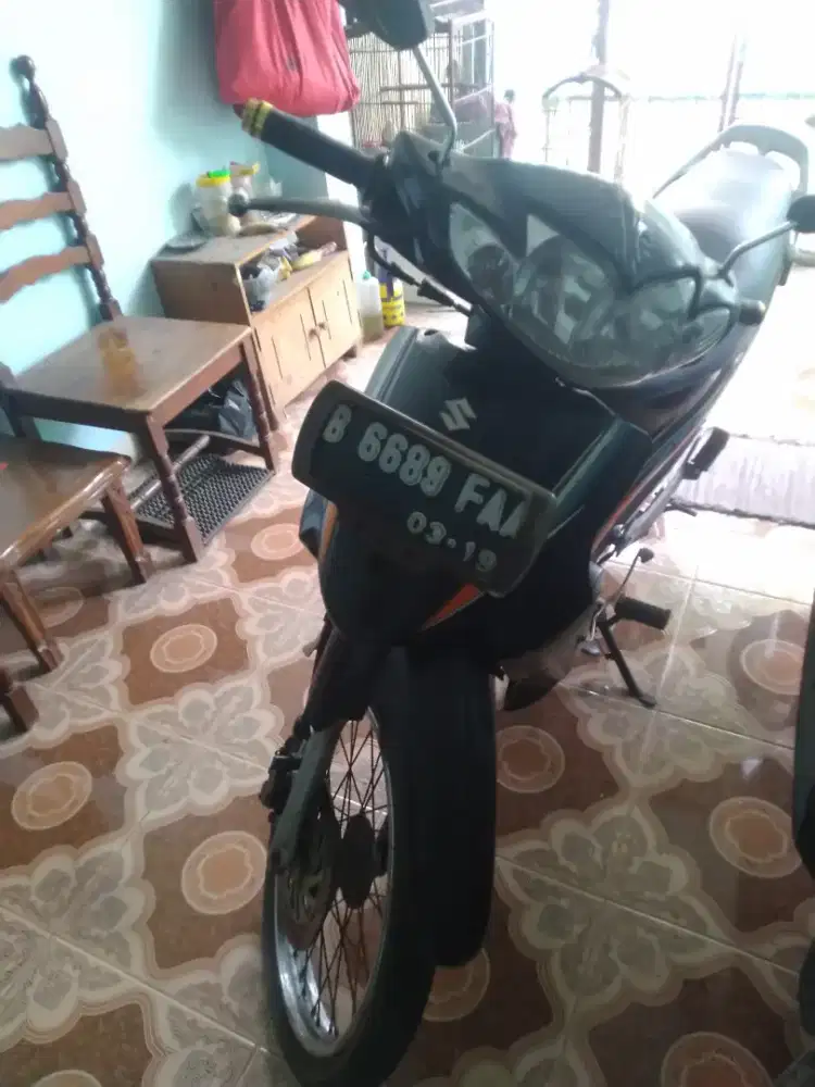 Dijual Suzuki shogun 125 tahun 2004