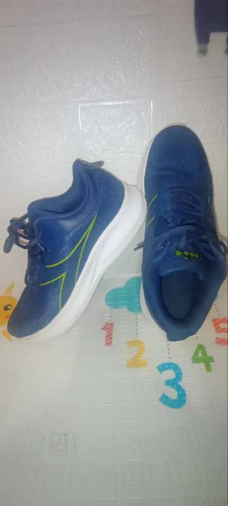 Sepatu Running Pria Diadora Nastaco Navy