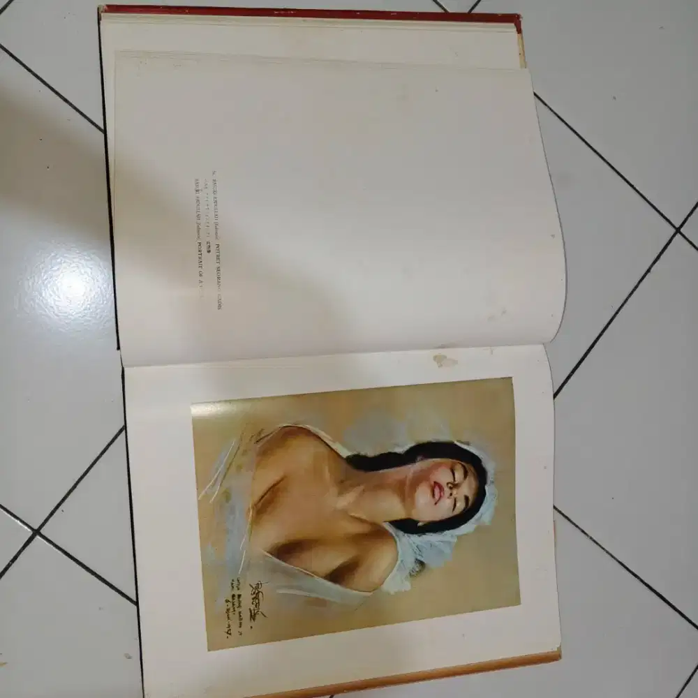 Buku kokeksi lukisan milik bung karno