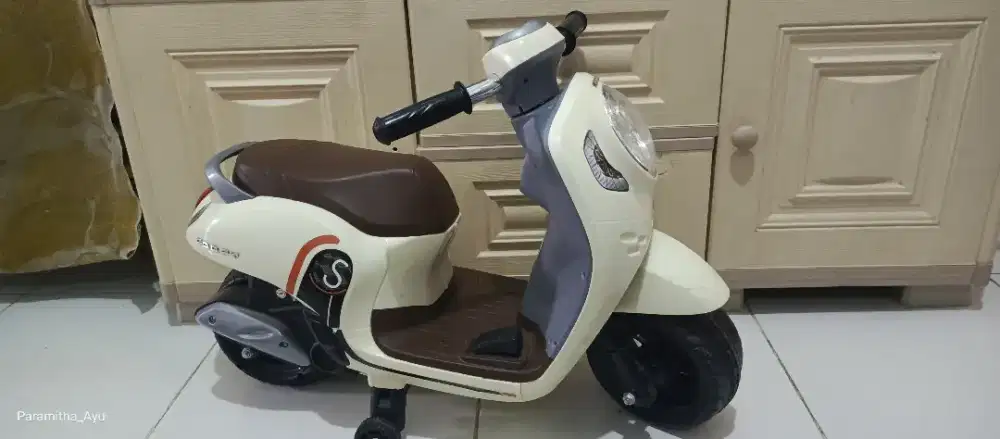 jual motoran aki scoopy mini warna cream